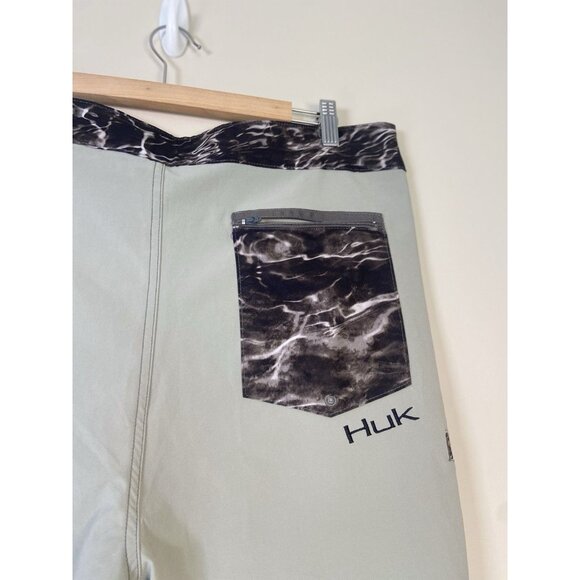 Huk Mens Elements Boardshorts Fishing Swim 30+ UPF Camo Mossy Oak Size 36 - Picture 6 of 10